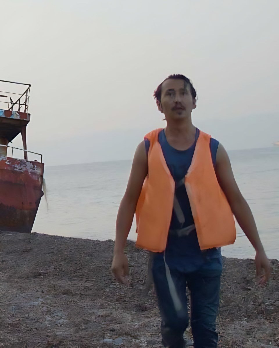 Ahmad Ebrahimi in a life vest on the beach, Lesbos